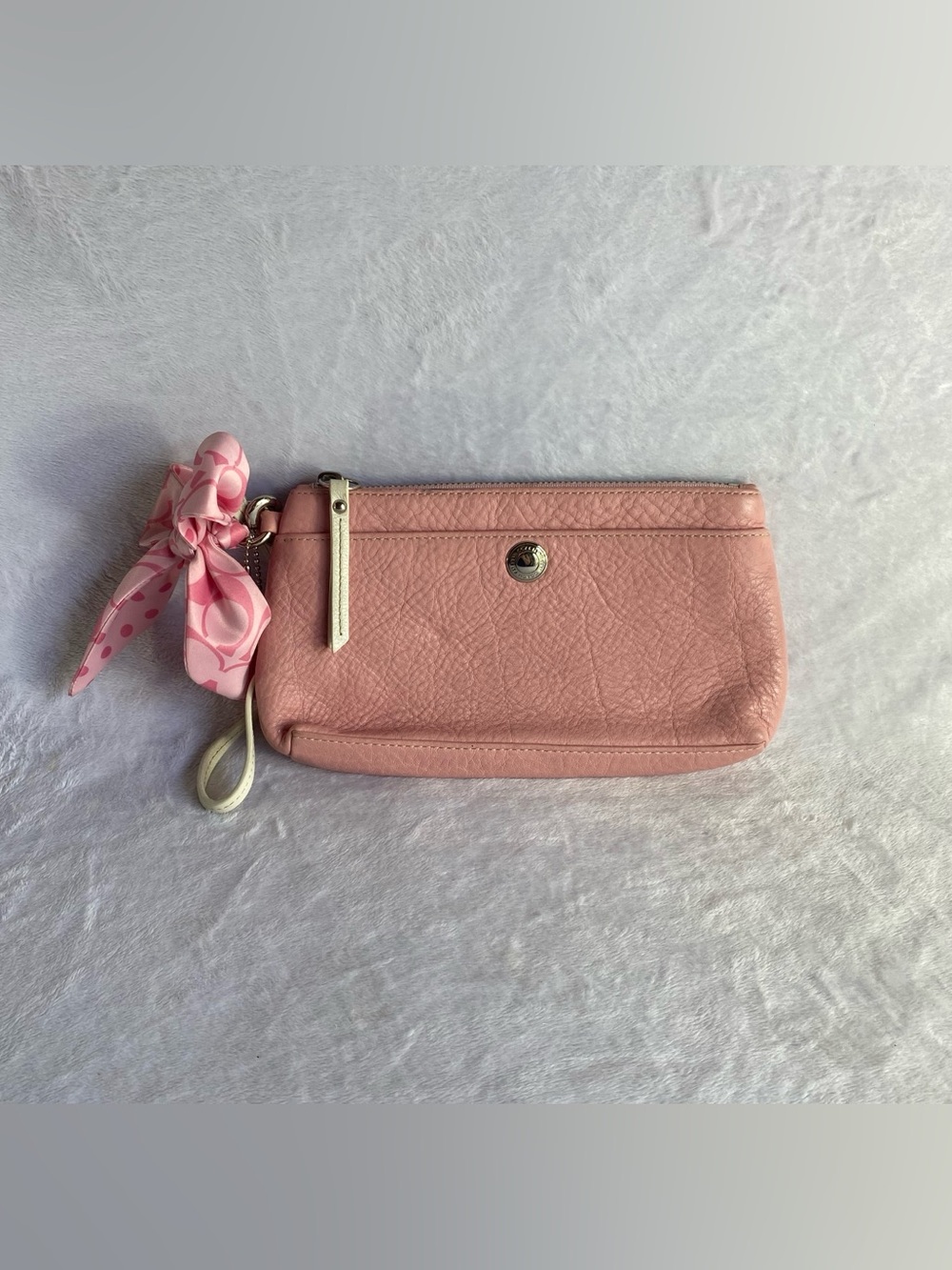 COACH Hamptons Vintage Pink Pebbled Leather Wristlet Clutch With Bow